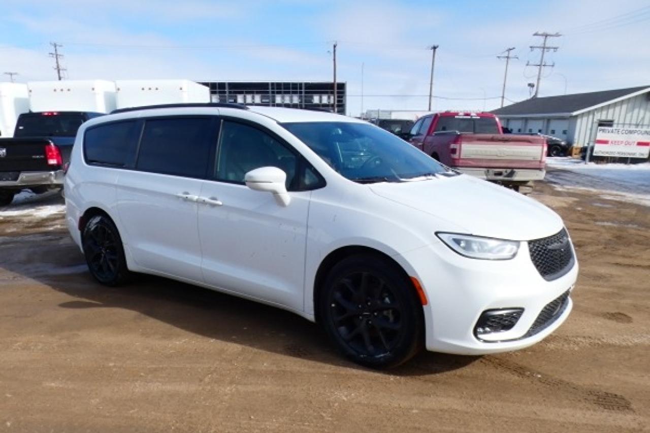 2022 Chrysler Pacifica S Touring L FWD w/Htd Leather, BUC - Photo #4
