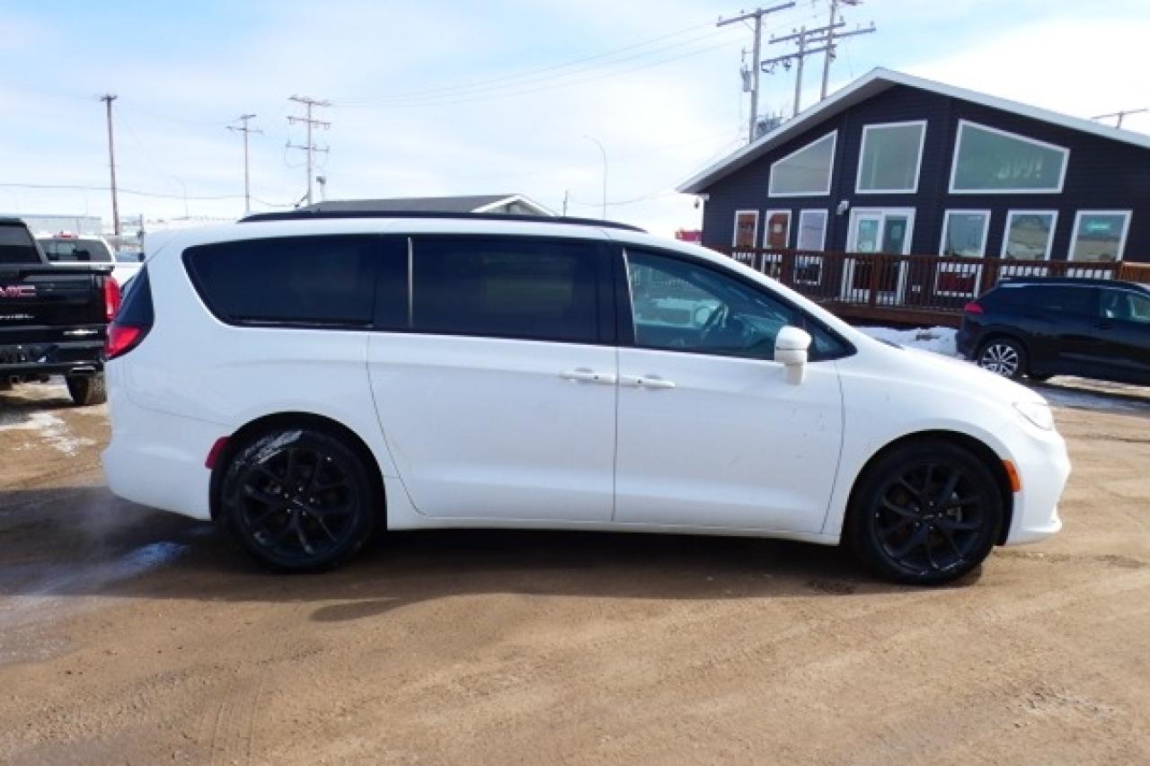 2022 Chrysler Pacifica S Touring L FWD w/Htd Leather, BUC - Photo #5