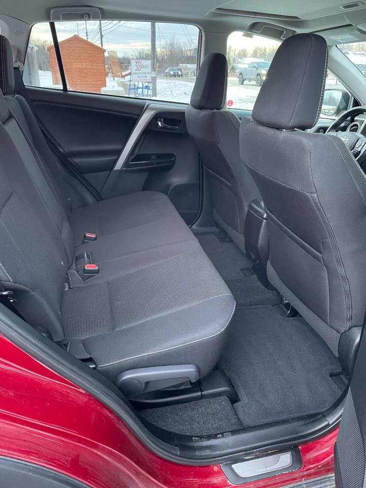 2018 Toyota RAV4 AWD XLE - Photo #11