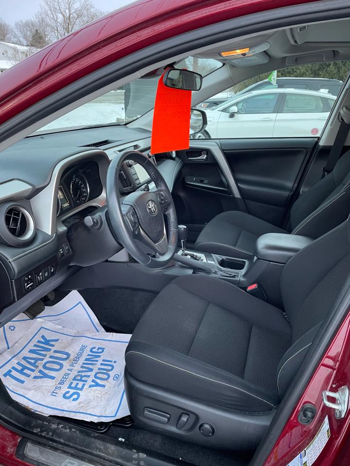 2018 Toyota RAV4 AWD XLE - Photo #9