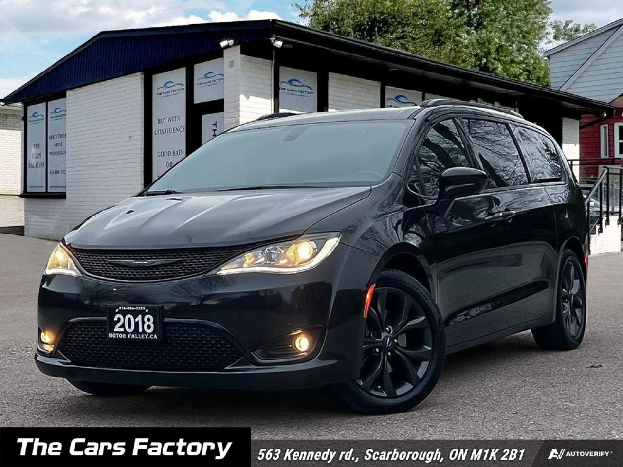 Used 2018 Chrysler Pacifica Touring L Leather/Nav/Camera/ Apple Carplay! for sale in Scarborough, ON