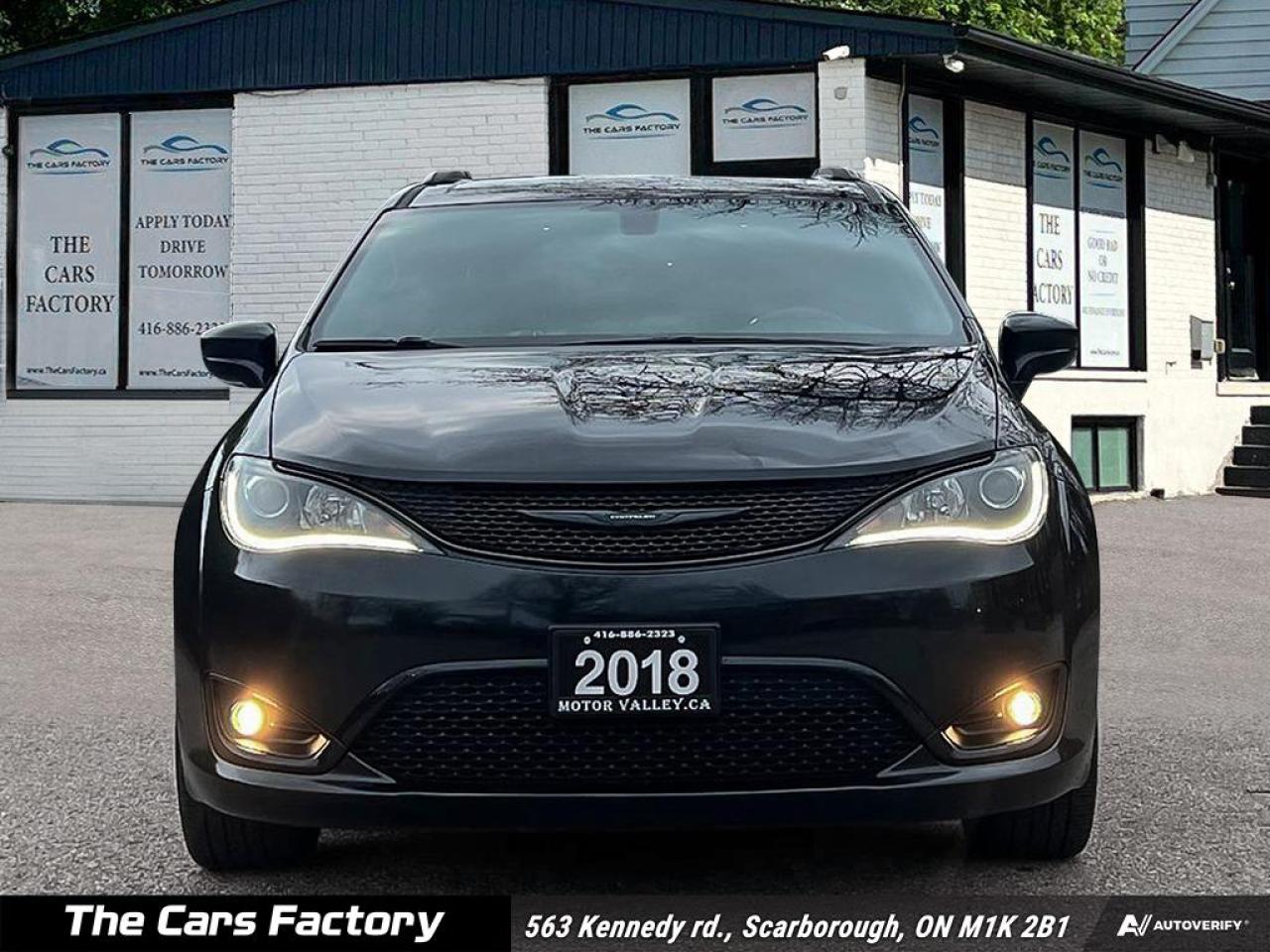 2018 Chrysler Pacifica Touring L Leather/Nav/Camera/ Apple Carplay! - Photo #2