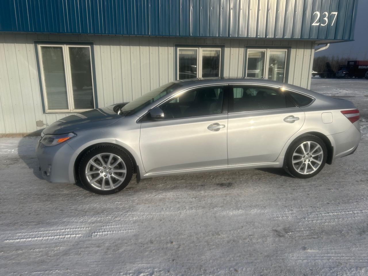 Used 2013 Toyota Avalon XLE for sale in Steinbach, MB