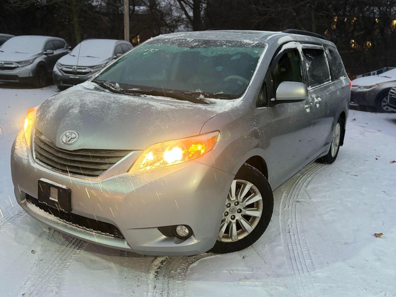 Used 2012 Toyota Sienna XLE,NO ACCIDENT,S/R,LEATHER,SAFETY+WARRANTY INCLUD for sale in Richmond Hill, ON