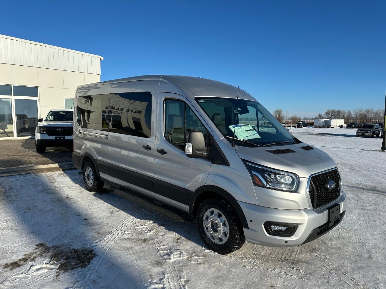 New 2024 Ford Transit Passenger Wagon XLT T-350 148 Med Roof  AWD 302A for sale in Elie, MB