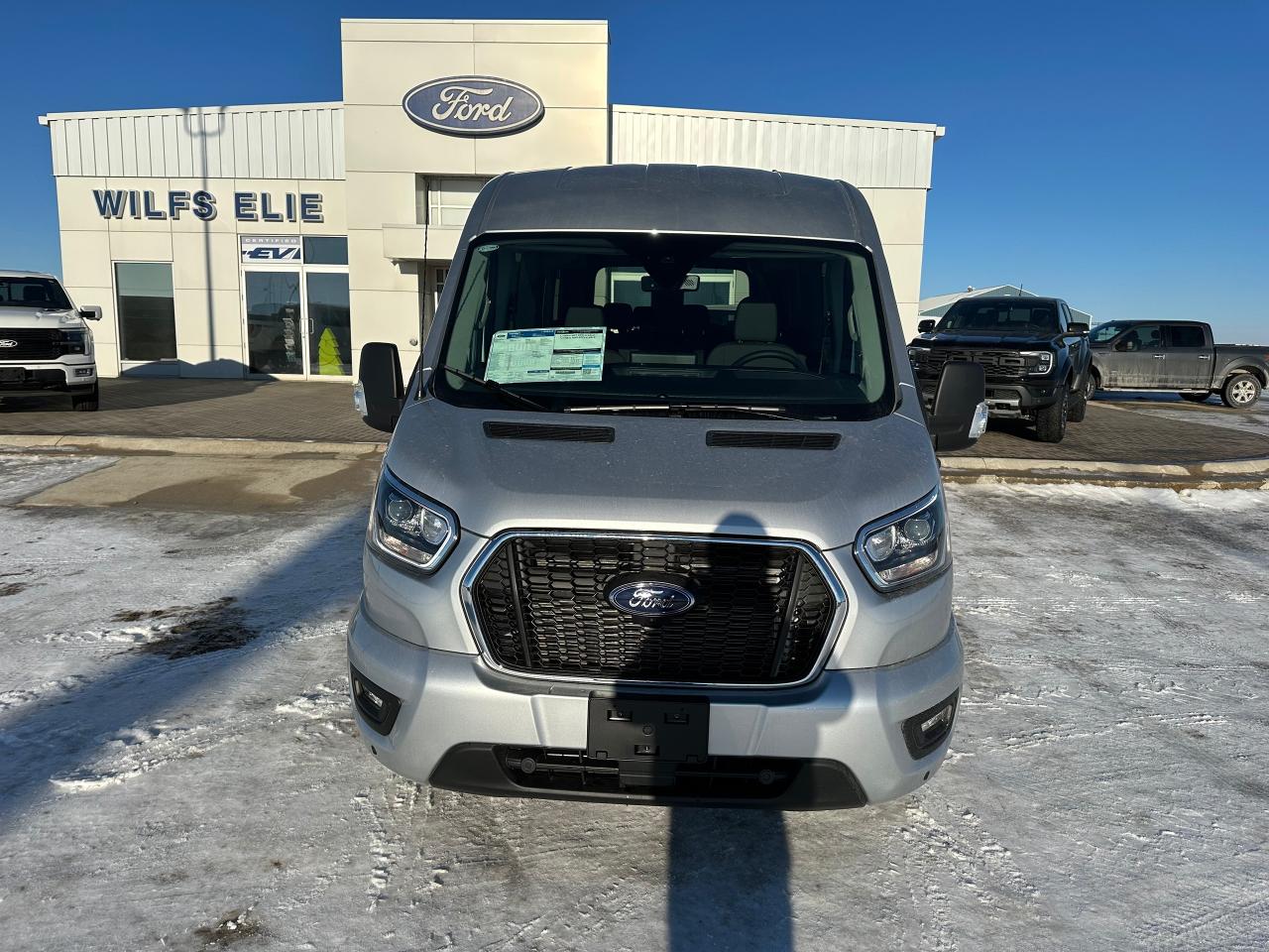 2024 Ford Transit Passenger Wagon XLT T-350 148 Med Roof  AWD 302A Photo