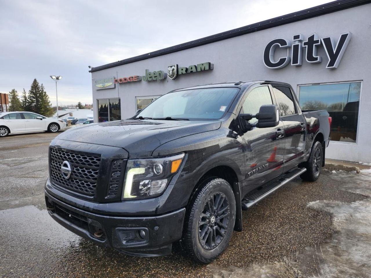 Used 2018 Nissan Titan S cabine double 4x4 for sale in Medicine Hat, AB