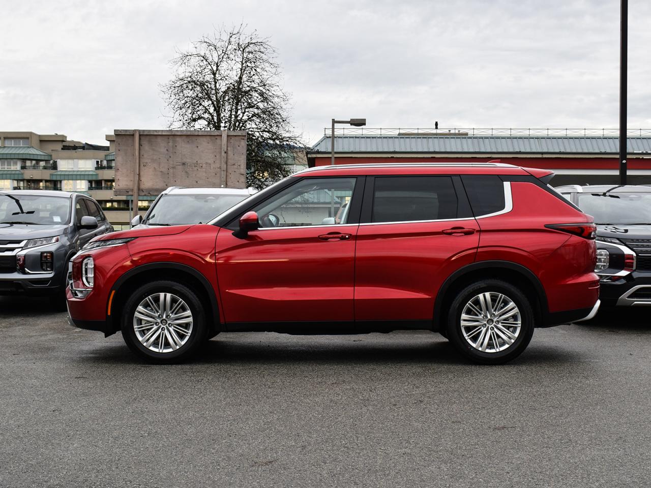 New 2024 Mitsubishi Outlander SE - Heated Seats, Sunroof, Power Liftgate for sale in Coquitlam, BC