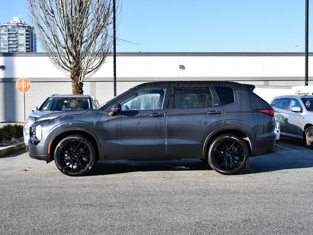 New 2024 Mitsubishi Outlander Noir - Black Alloy Wheels, Black Roof & Grille for sale in Coquitlam, BC