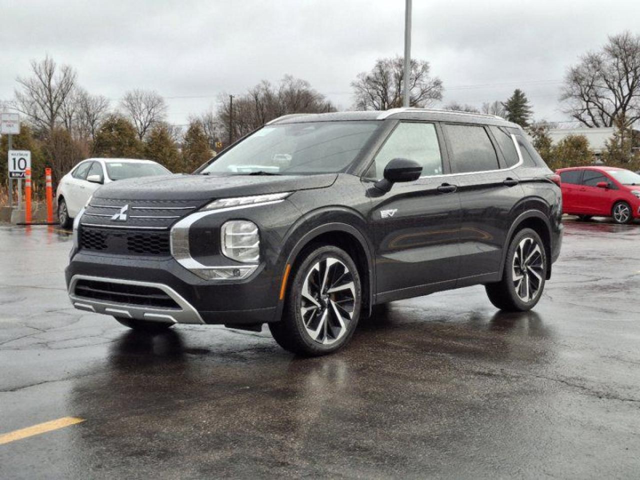 Used 2023 Mitsubishi Outlander Phev SEL AWC | 7 Pass | Leather | Nav | Panoramic Sunroof | Heated Steering + Seats | CarPlay + Android for sale in Guelph, ON