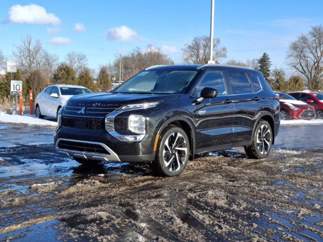 Used 2023 Mitsubishi Outlander Phev SEL AWC | 7 Pass | Leather | Nav | Panoramic Sunroof | Heated Steering + Seats | CarPlay + Android for sale in Guelph, ON