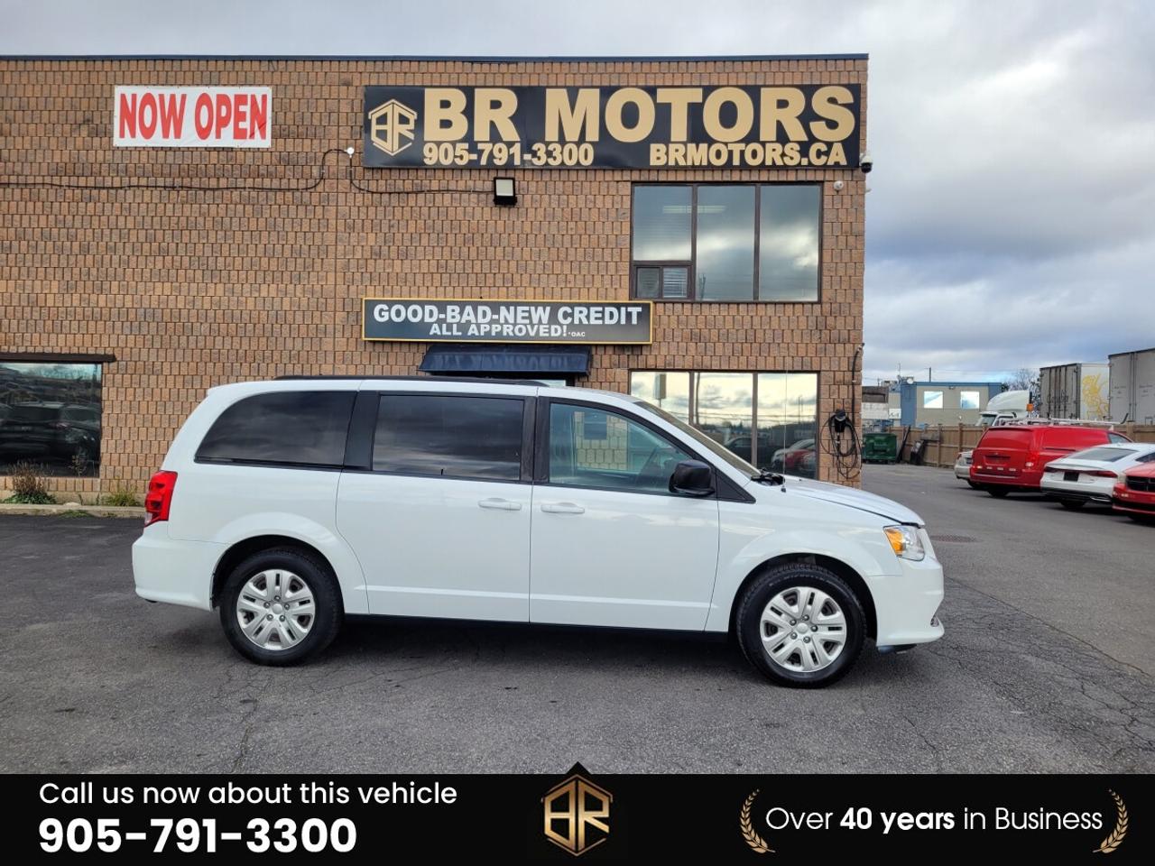 2018 Dodge Grand Caravan SXT Stow & Go Photo