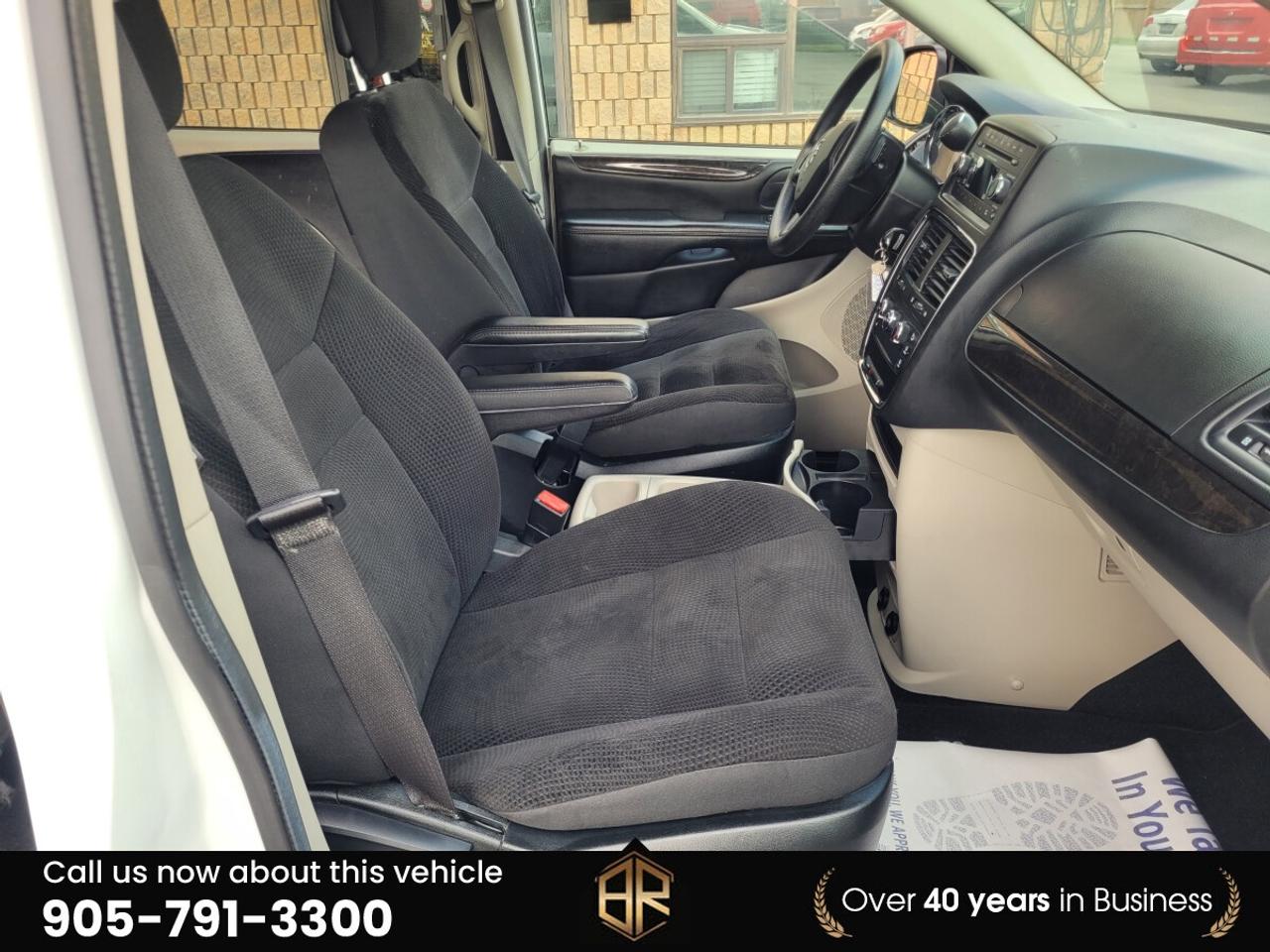 2018 Dodge Grand Caravan SXT Stow & Go Photo