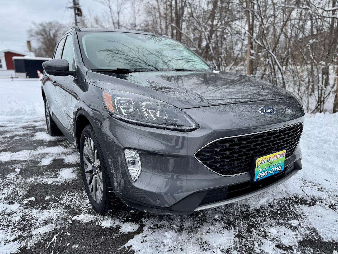 2022 Ford Escape Titanium AWD Panoroof One Owner only 5400 KMS - Photo #2