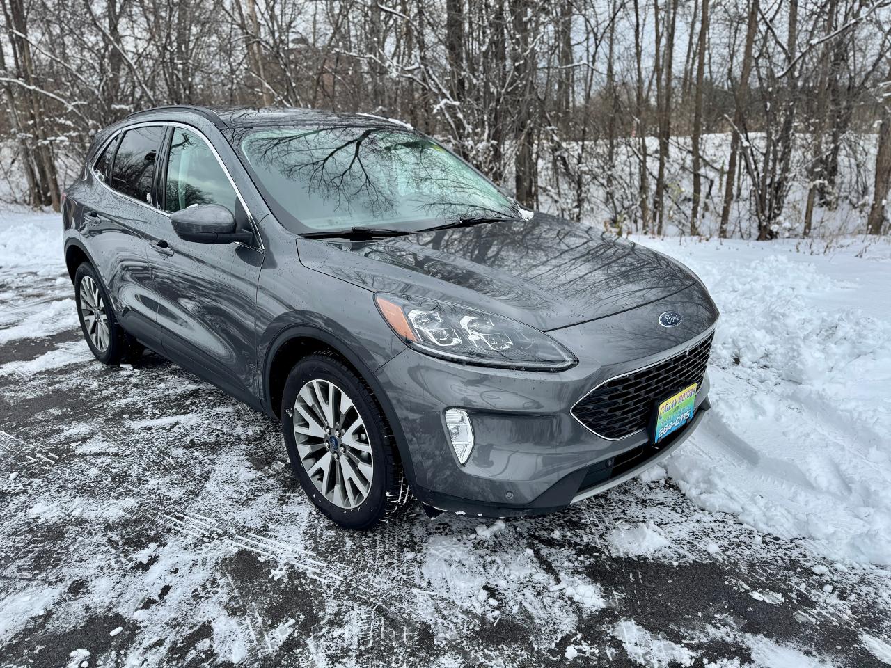 2022 Ford Escape Titanium AWD Panoroof One Owner only 5400 KMS