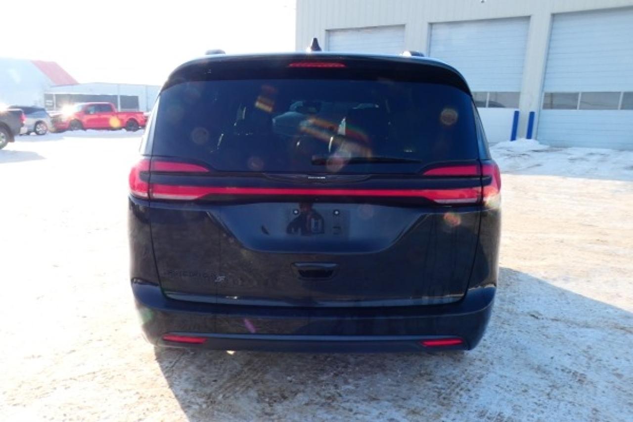 2022 Chrysler Pacifica S Touring L FWD w/Htd Leather, BUC - Photo #7