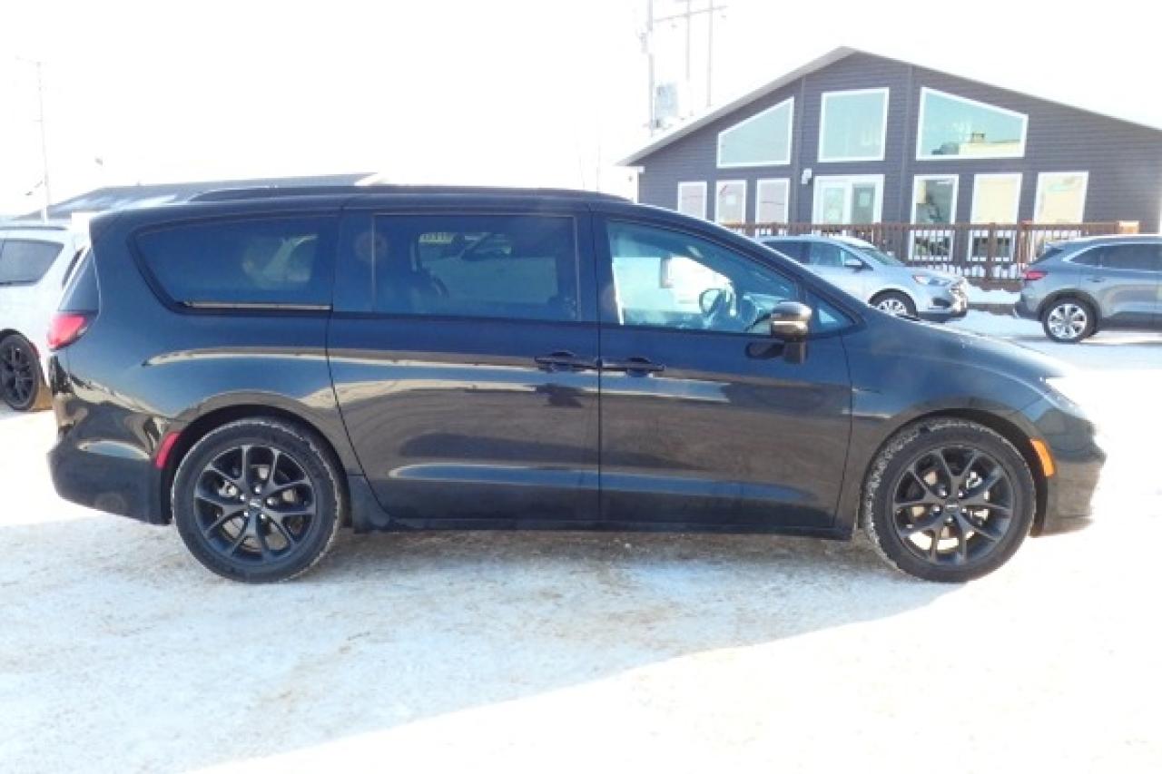 2022 Chrysler Pacifica S Touring L FWD w/Htd Leather, BUC - Photo #5