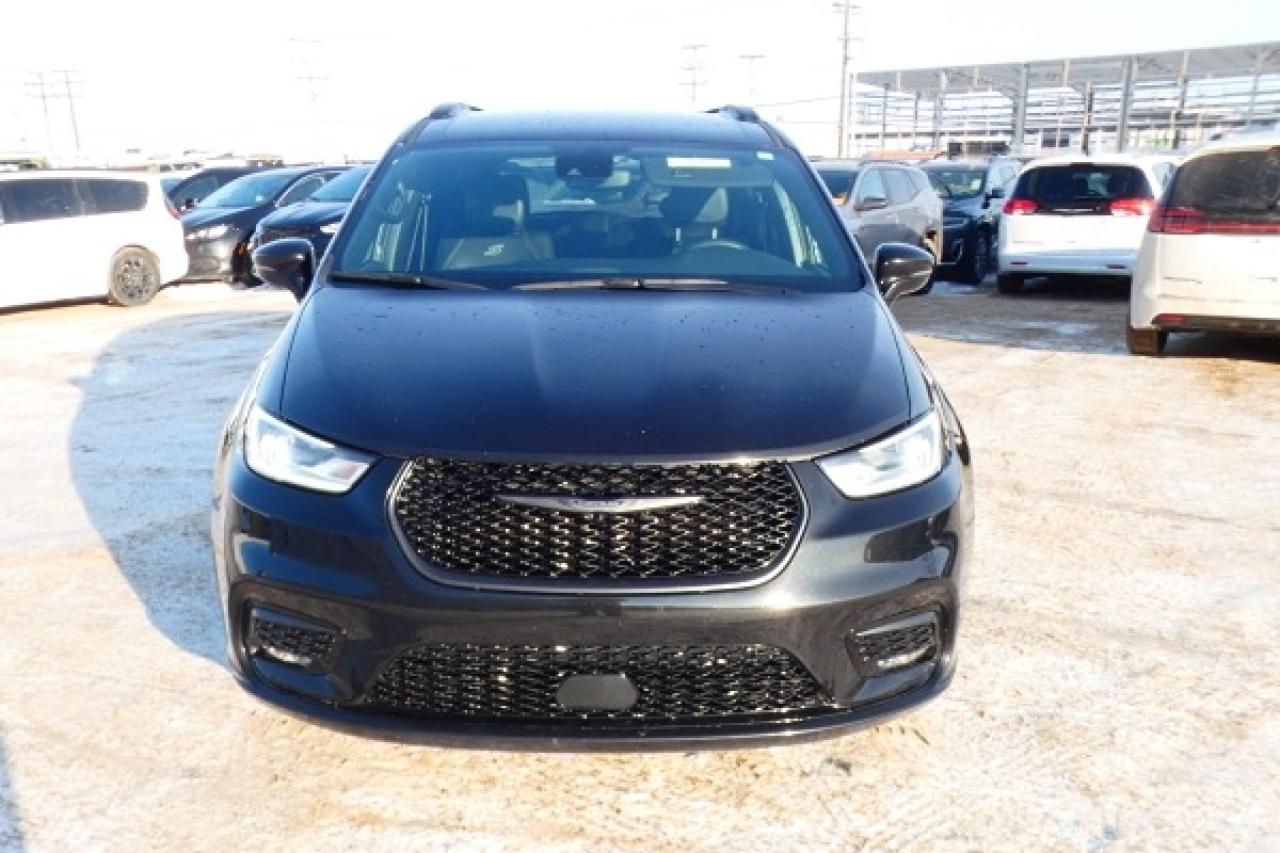 2022 Chrysler Pacifica S Touring L FWD w/Htd Leather, BUC - Photo #3