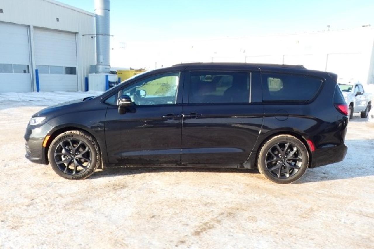2022 Chrysler Pacifica S Touring L FWD w/Htd Leather, BUC - Photo #1