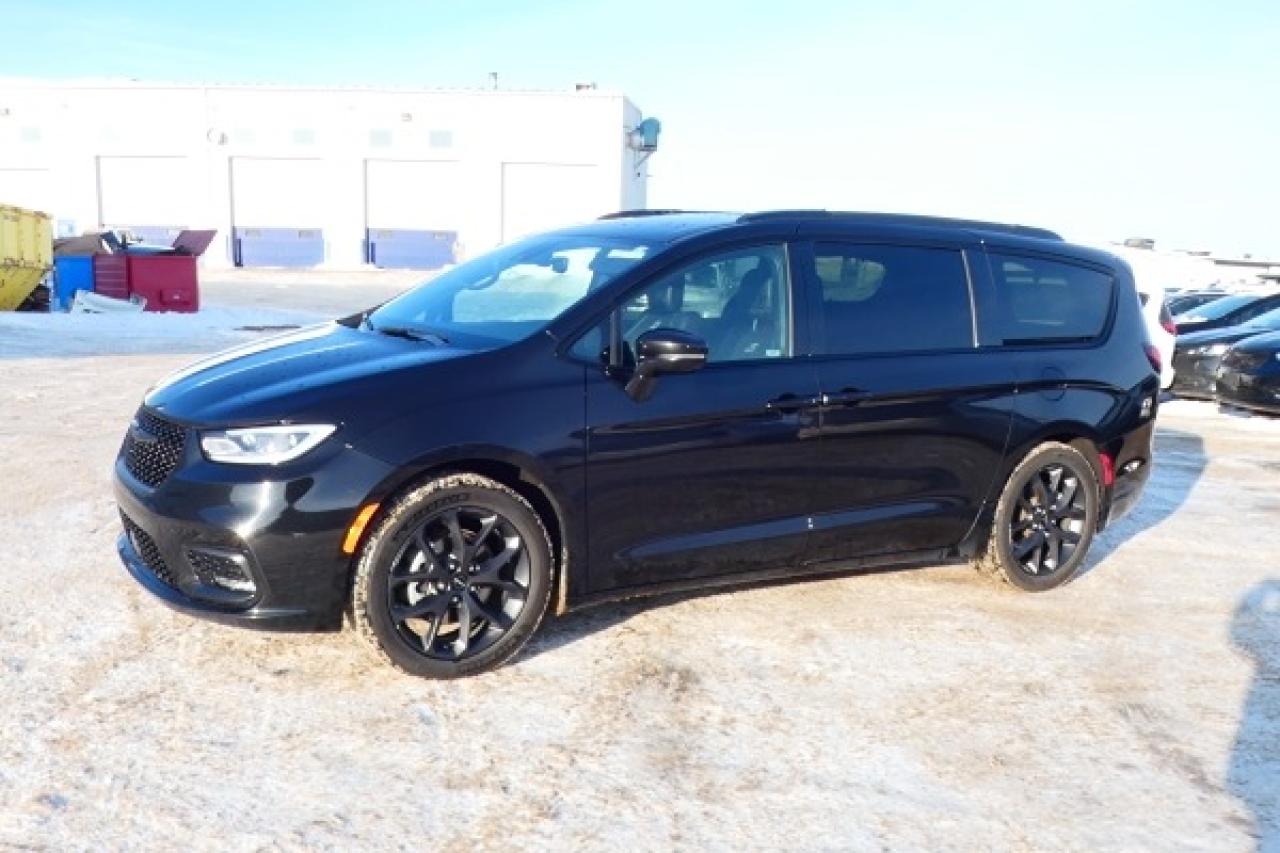 2022 Chrysler Pacifica S Touring L FWD w/Htd Leather, BUC - Photo #2