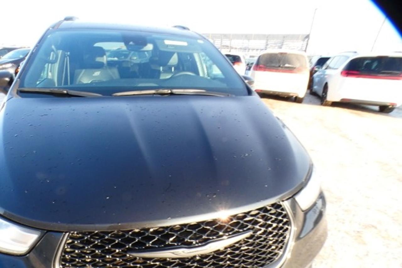 2022 Chrysler Pacifica S Touring L FWD w/Htd Leather, BUC - Photo #30