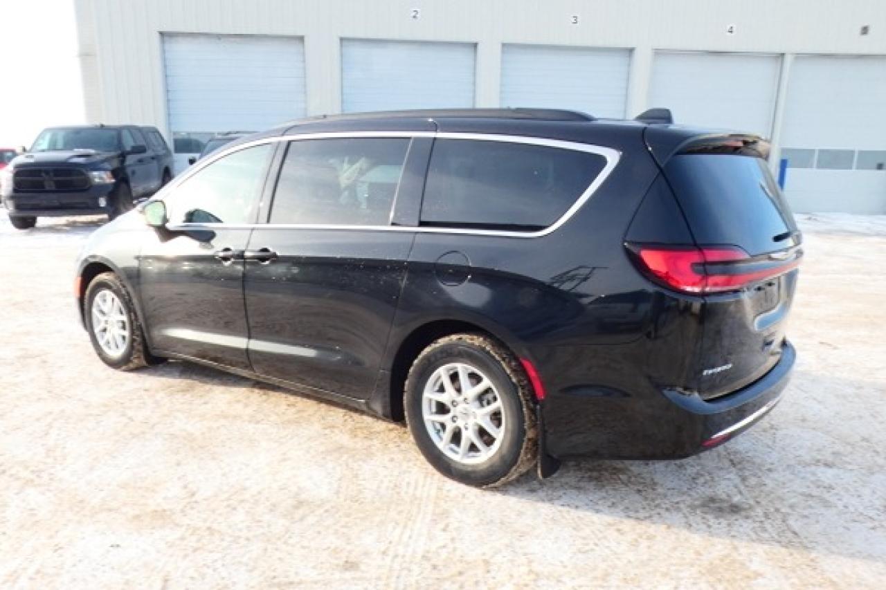 2022 Chrysler Pacifica Touring L FWD w/Htd Leather, pano S/R, BUC - Photo #8
