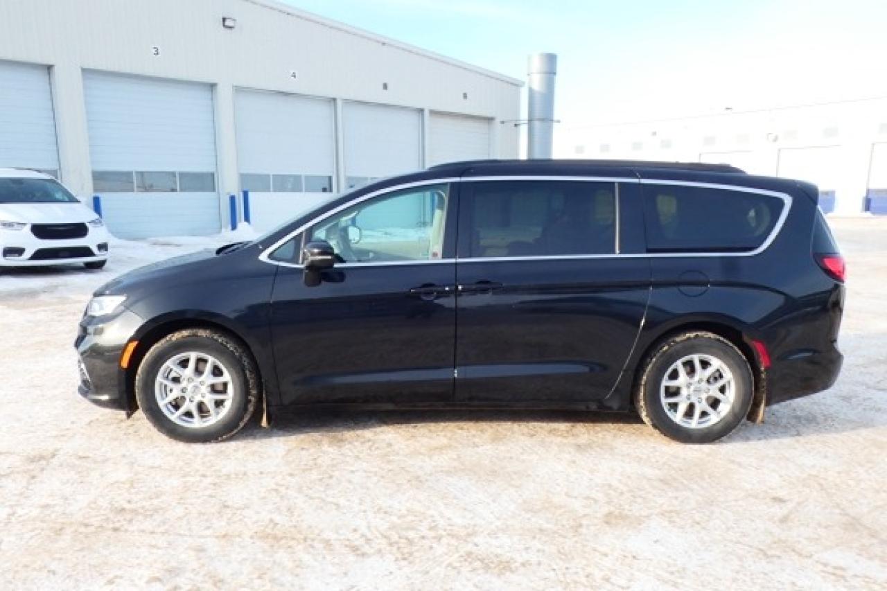2022 Chrysler Pacifica Touring L FWD w/Htd Leather, pano S/R, BUC