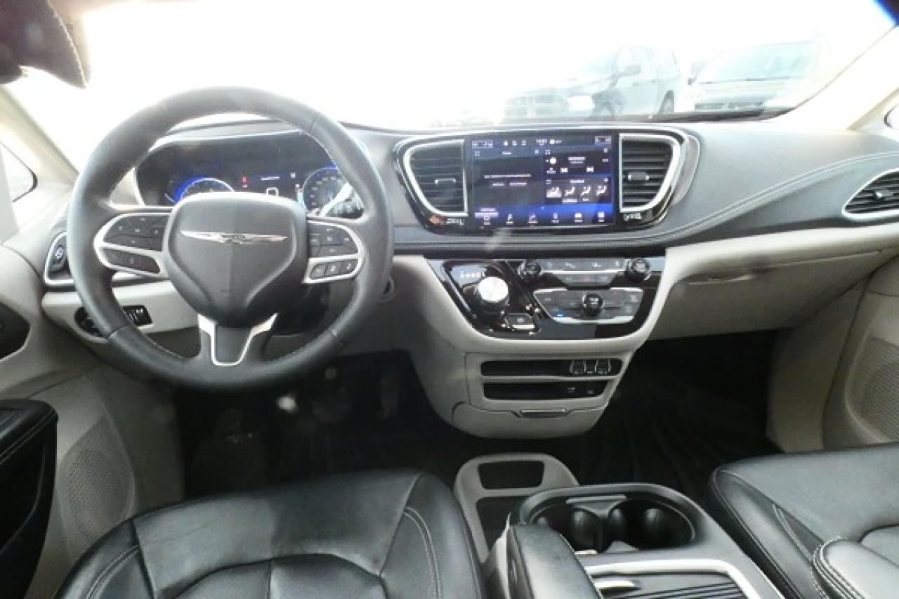 2022 Chrysler Pacifica Touring L FWD w/Htd Leather, pano S/R, BUC - Photo #24