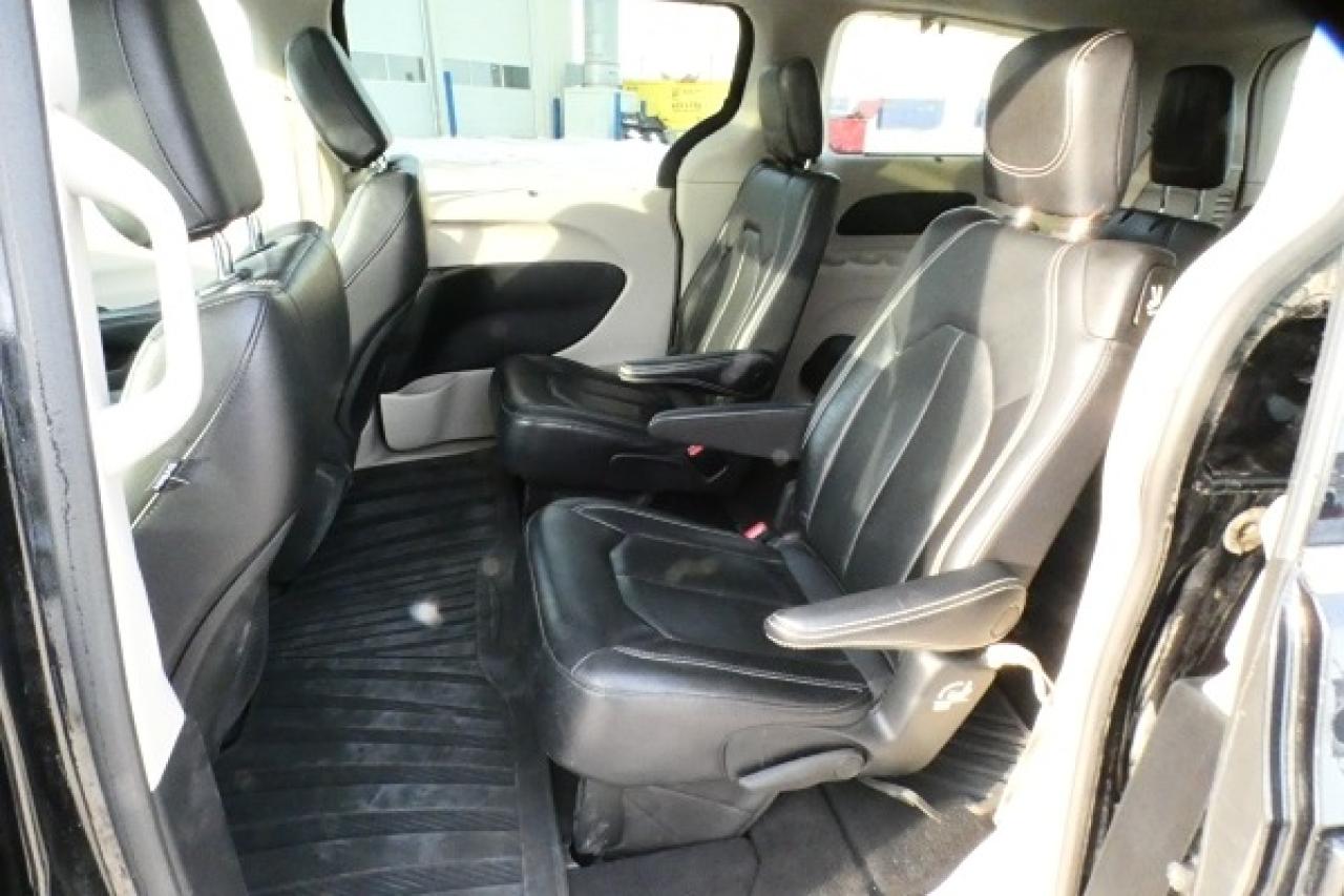 2022 Chrysler Pacifica Touring L FWD w/Htd Leather, pano S/R, BUC - Photo #23