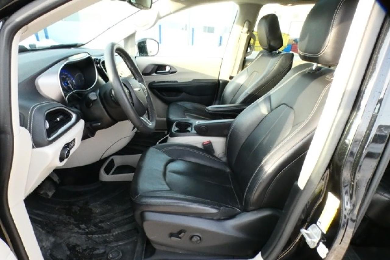 2022 Chrysler Pacifica Touring L FWD w/Htd Leather, pano S/R, BUC - Photo #25