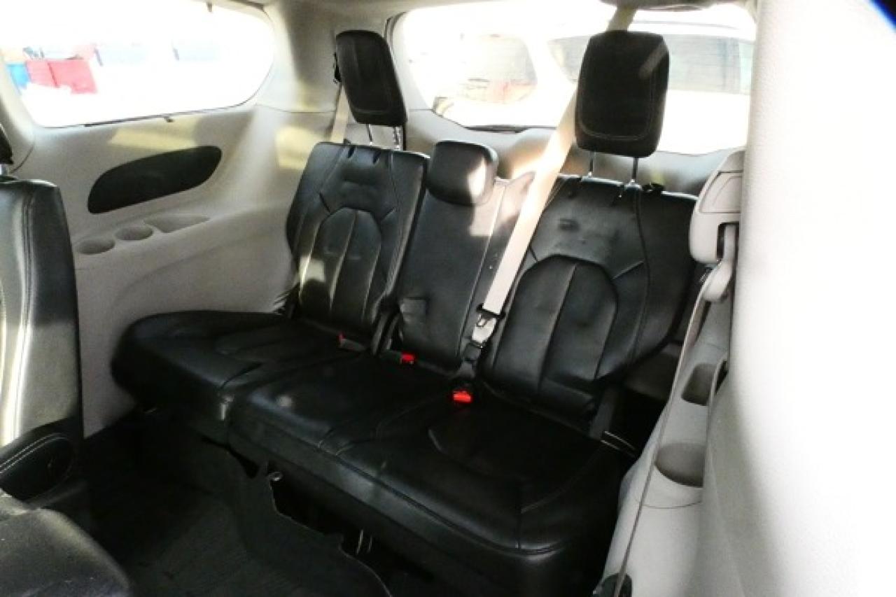2022 Chrysler Pacifica Touring L FWD w/Htd Leather, pano S/R, BUC - Photo #22