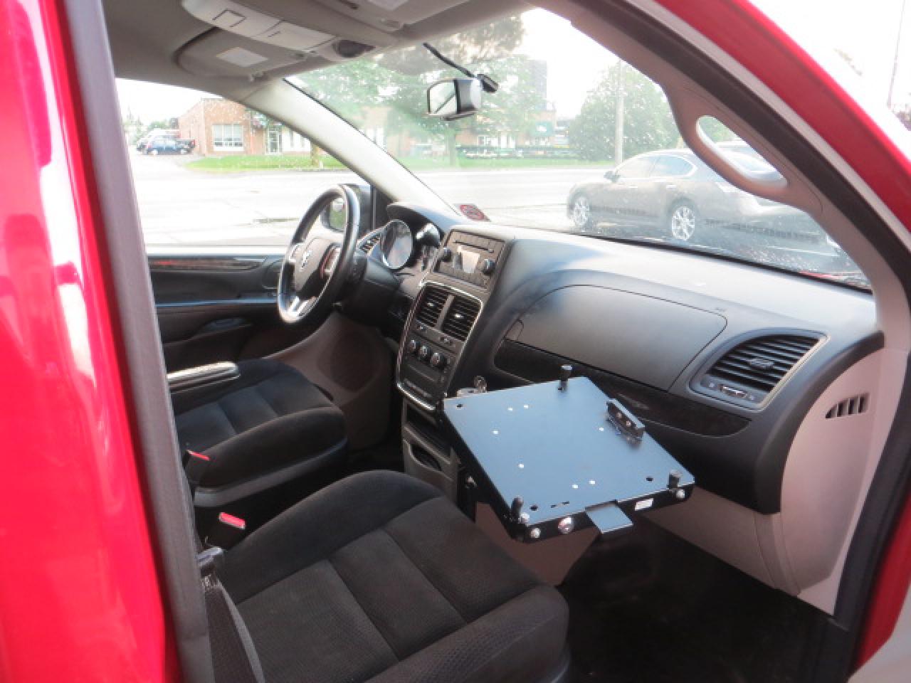 2015 RAM Cargo Van CERTIFIED,LOW KM, RACKS, SHELVES, PWR INVERTER - Photo #9