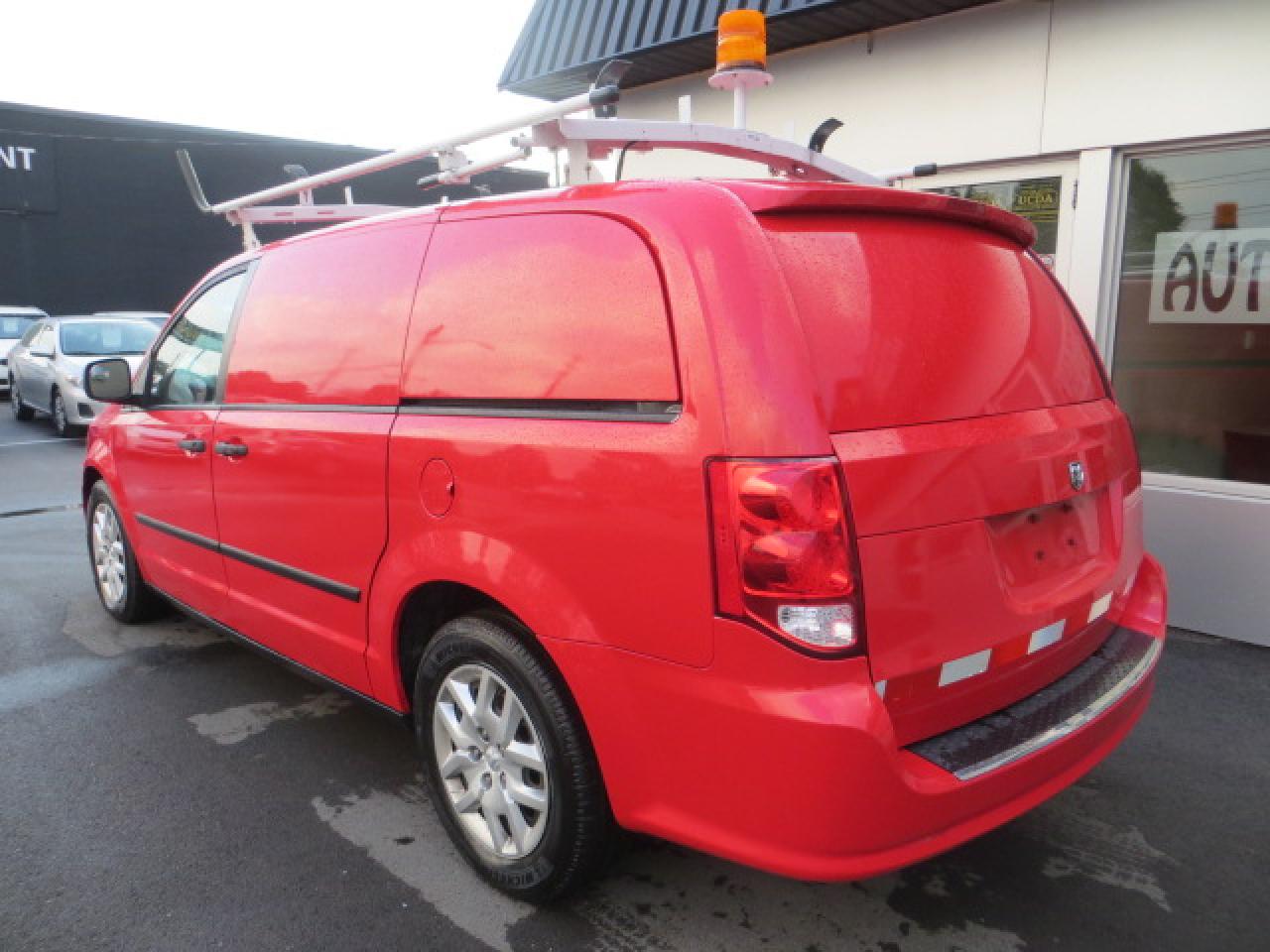 2015 RAM Cargo Van CERTIFIED,LOW KM, RACKS, SHELVES, PWR INVERTER - Photo #4