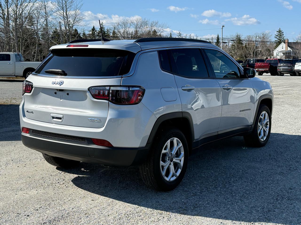 2025 Jeep Compass NORTH 4X4 Photo5