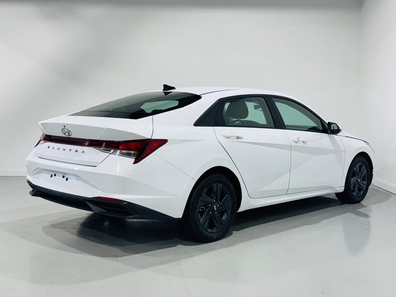 2022 Hyundai Elantra SEL - Photo #5