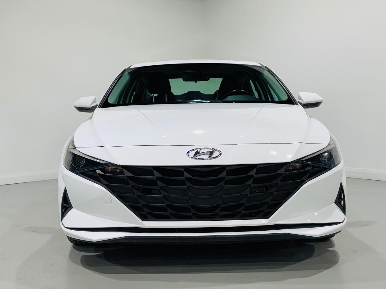 2022 Hyundai Elantra SEL - Photo #2