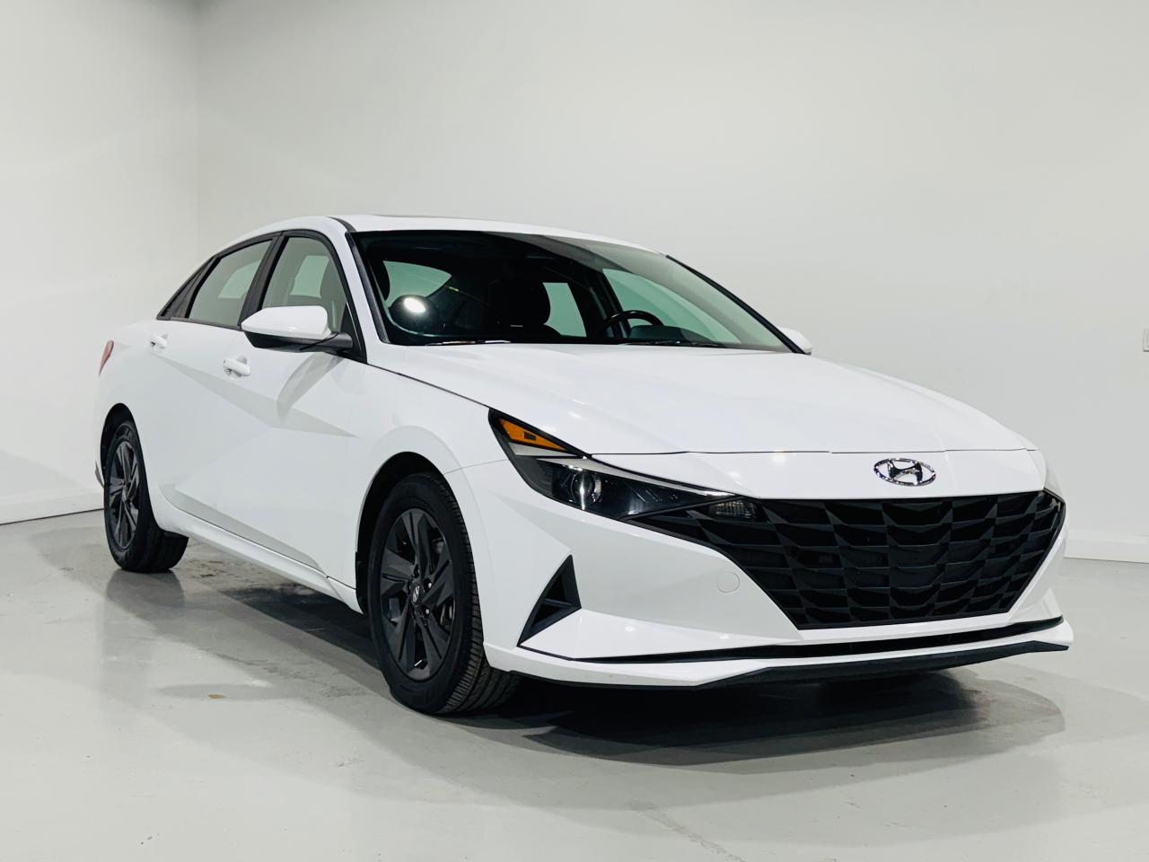 2022 Hyundai Elantra SEL - Photo #3