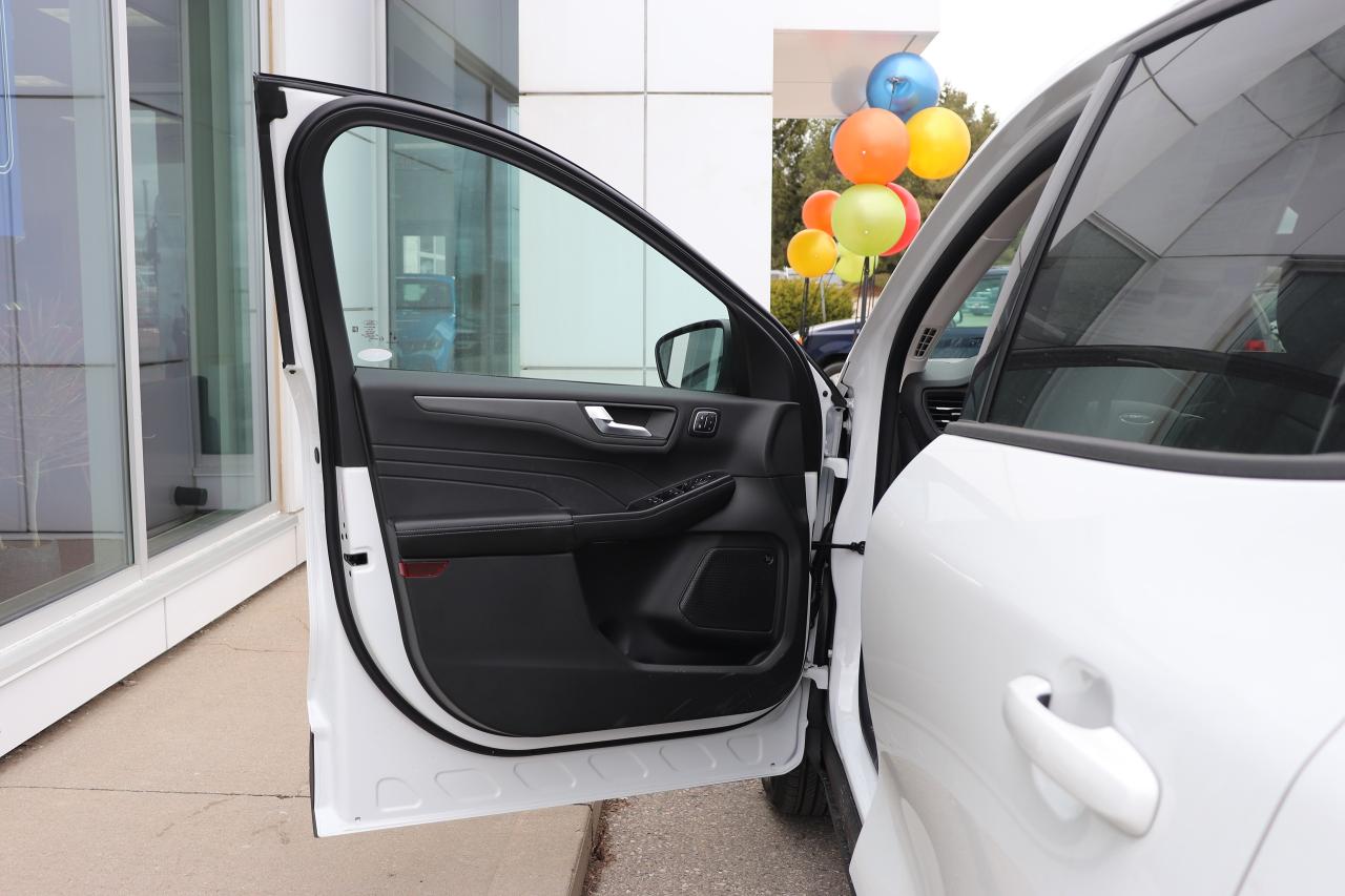 2025 Ford Escape Active AWD Photo5