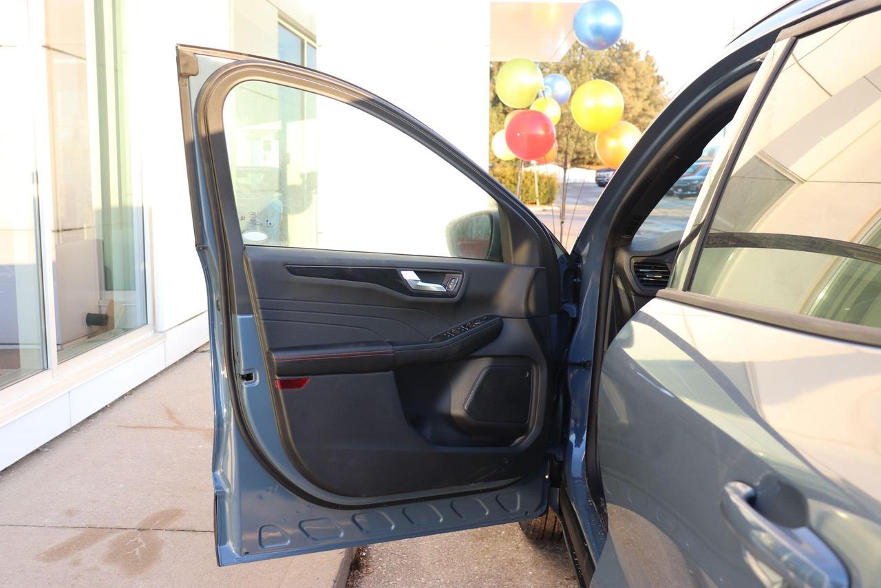 2025 Ford Escape ST-LINE FWD Photo