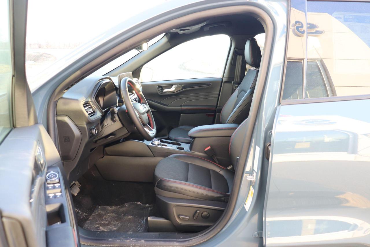2025 Ford Escape ST-LINE FWD Photo