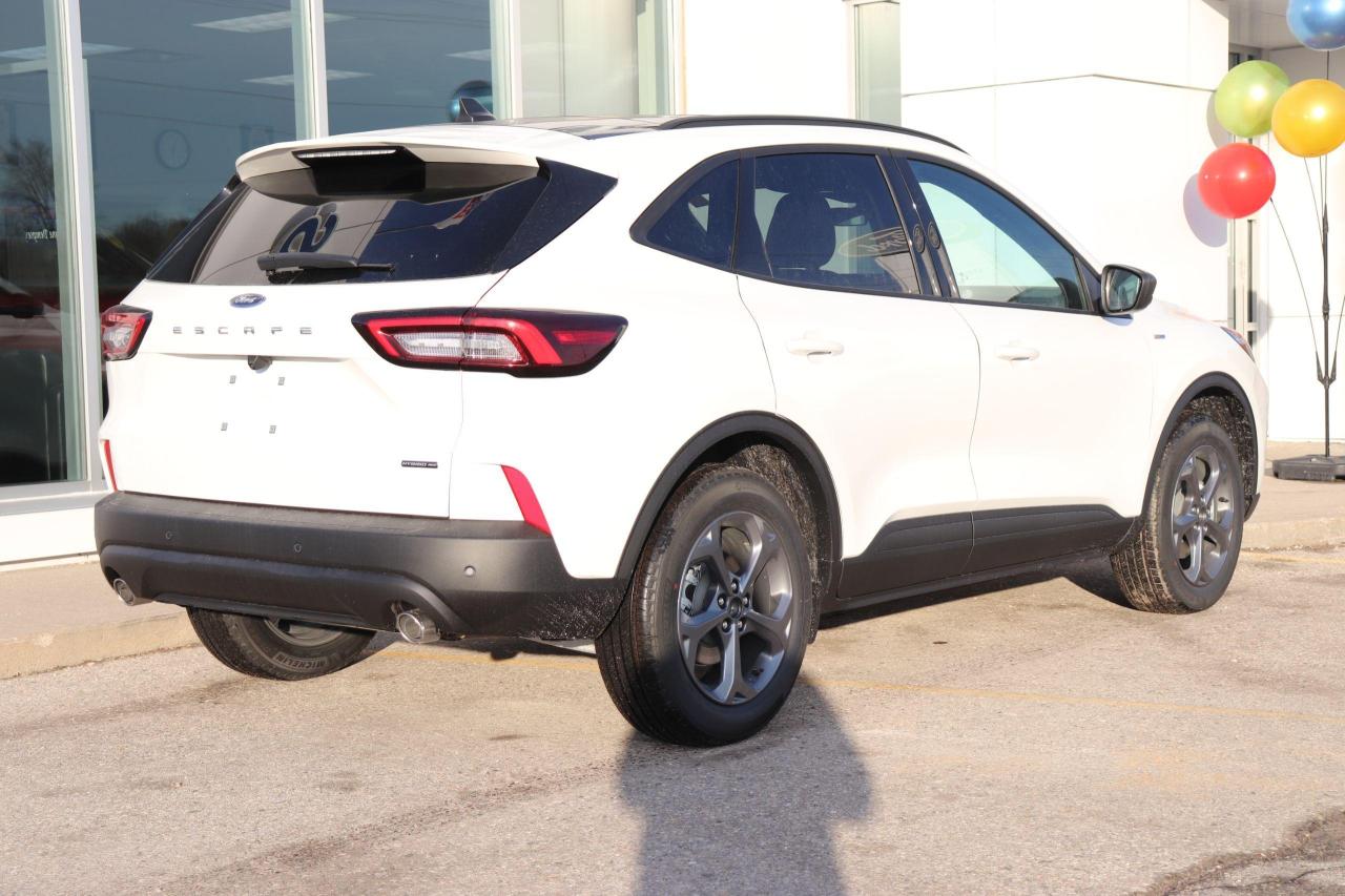 2025 Ford Escape ST-Line AWD Photo1