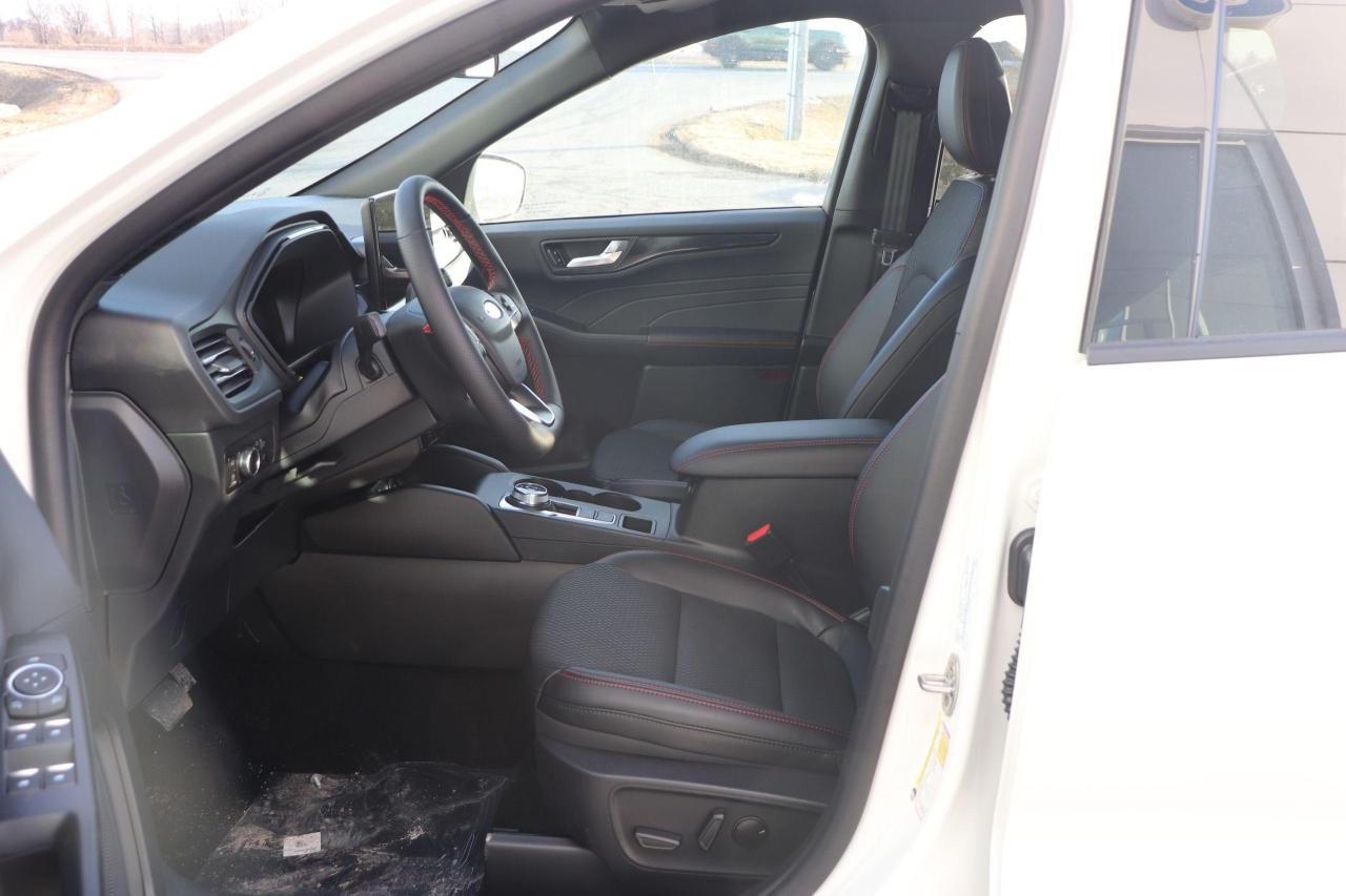 2025 Ford Escape ST-Line AWD Photo5