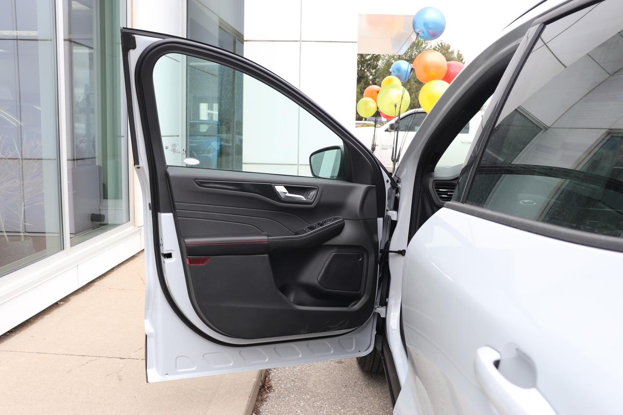 2025 Ford Escape ST-Line AWD Photo5