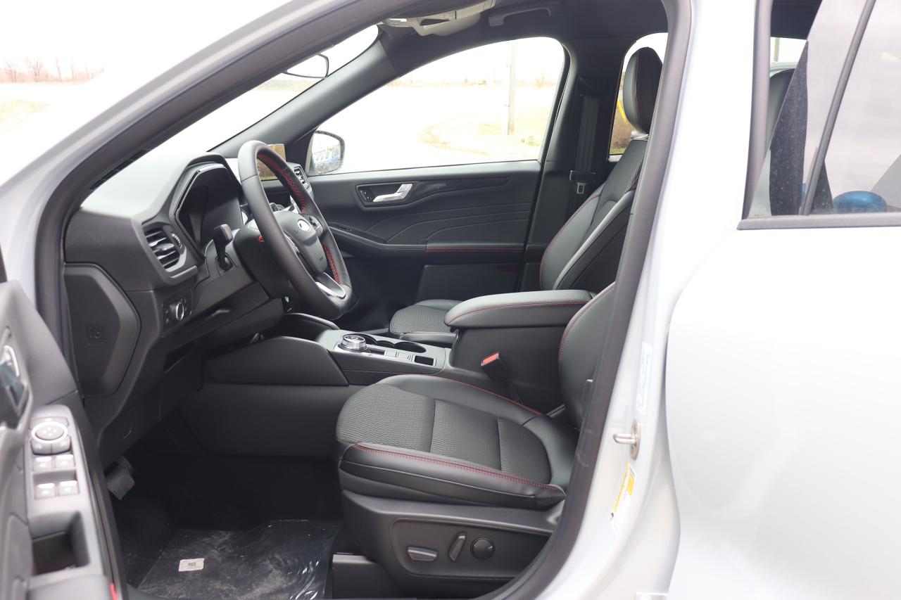 2025 Ford Escape ST-Line AWD Photo5