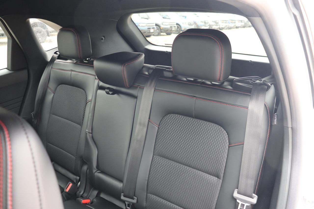 2025 Ford Escape ST-Line AWD Photo5