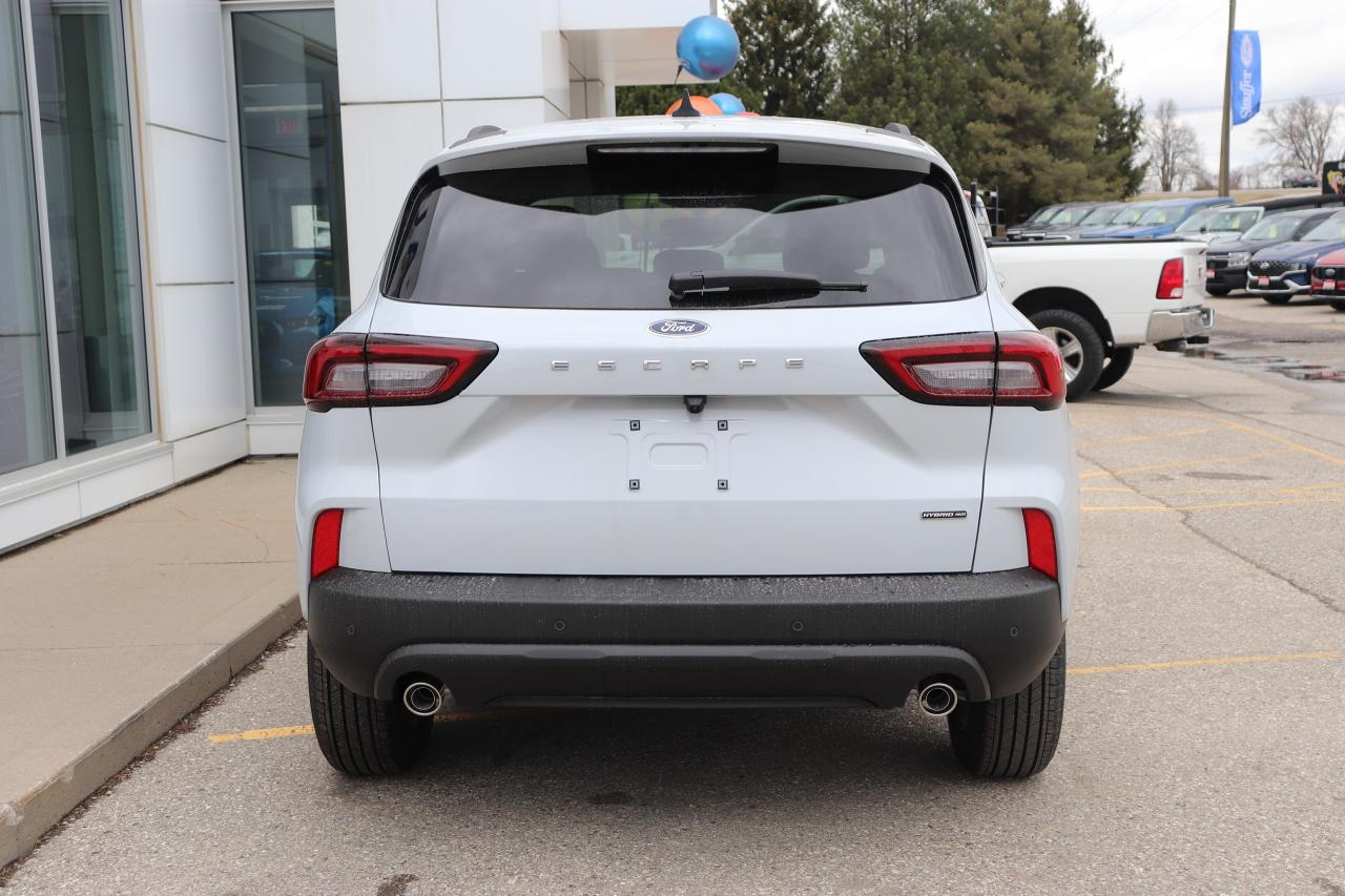 2025 Ford Escape ST-Line AWD Photo5