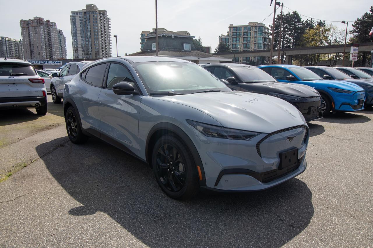 2024 Ford Mustang Mach-E Select AWD Standard Range Photo4