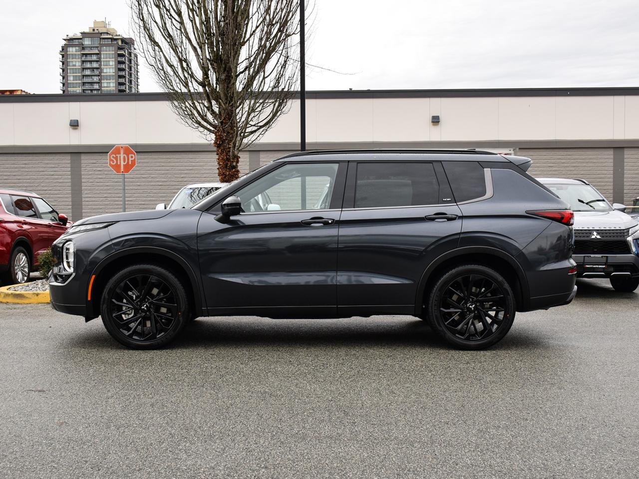 New 2024 Mitsubishi Outlander Noir - Black Alloy Wheels, Black Roof & Grille for sale in Coquitlam, BC