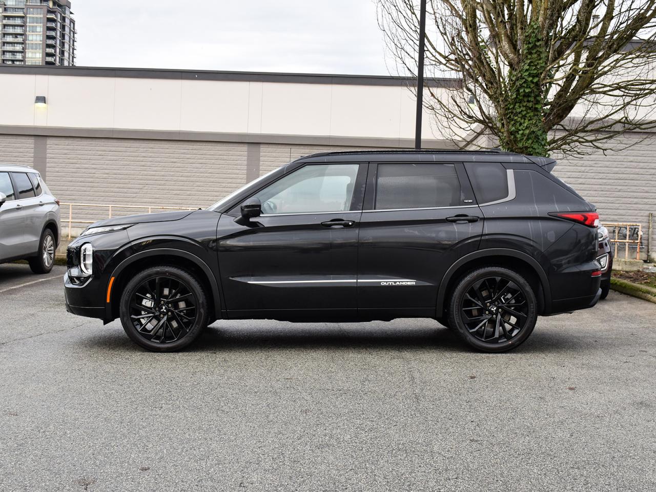 New 2024 Mitsubishi Outlander Noir - Black Alloy Wheels, Black Roof & Grille for sale in Coquitlam, BC