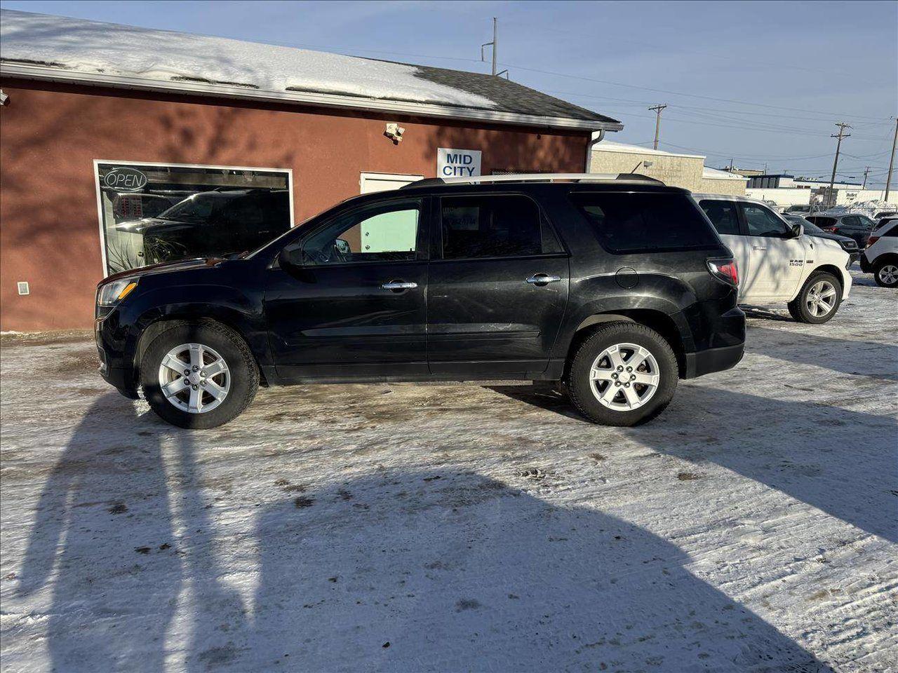 Used 2014 GMC Acadia SLE2 AWD for sale in Saskatoon, SK